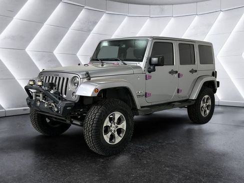 Used 2016 Jeep Wrangler Unlimited Sahara w/ Connectivity Group AWD/4WD image 3