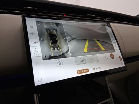 New 2025 Land Rover Range Rover Long Wheelbase SE image 24