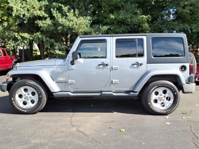 Used 2013 Jeep Wrangler Unlimited Sahara w/ Dual Top Group AWD/4WD image 4