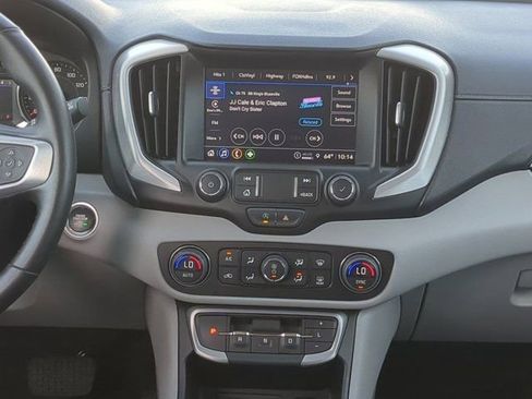 Used 2024 GMC Terrain SLT image 18