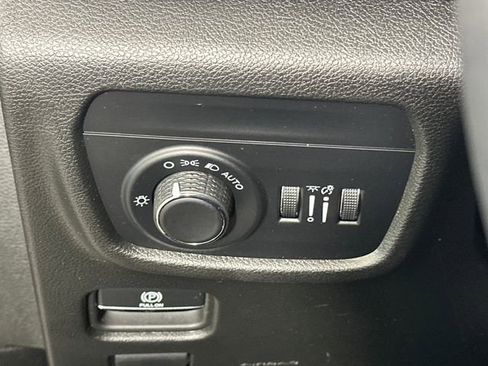 Used 2024 Jeep Grand Cherokee L Altitude image 19