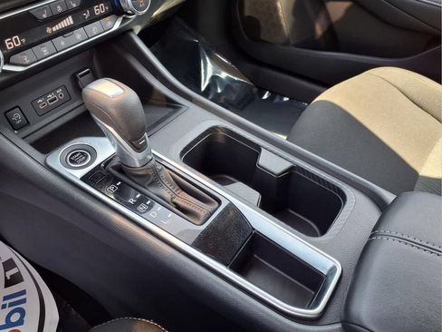 Used 2025 Nissan Sentra SV w/ All-Weather Package FWD image 14