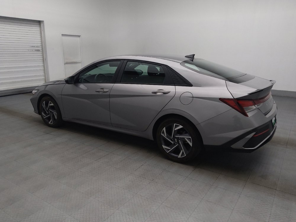 Used 2025 Hyundai Elantra Sport FWD image 3