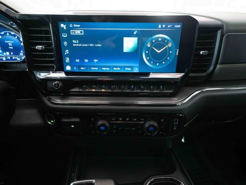 Used 2022 Chevrolet Silverado 1500 ZR2 w/ Technology Package image 16