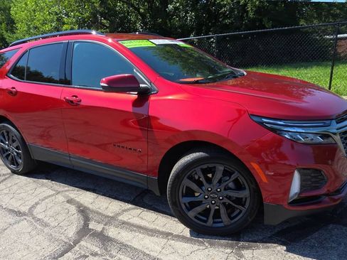 Used 2022 Chevrolet Equinox RS w/ Infotainment Package FWD image 2