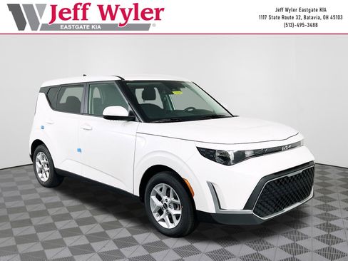 New 2025 Kia Soul LX image 1