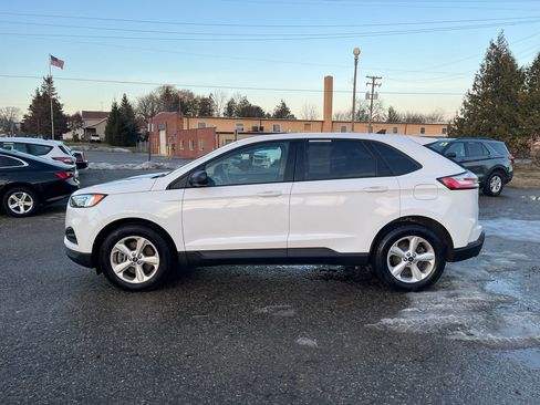 Used 2020 Ford Edge SE image 2