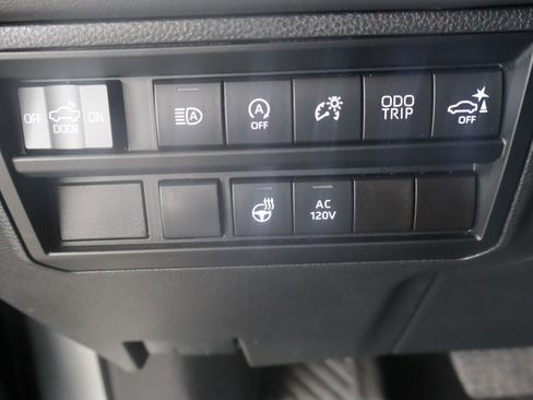 Used 2022 Toyota Tundra Platinum image 11