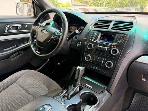 Used 2016 Ford Explorer XLT AWD/4WD image 32