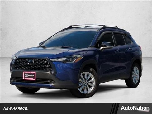 Used 2025 Toyota Corolla Cross LE w/ Moonroof Package image 1