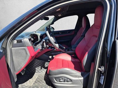 Used 2025 Porsche Cayenne GTS AWD/4WD image 10