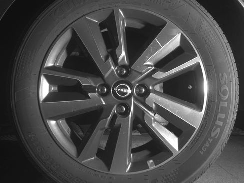 Used 2025 Nissan Versa SV FWD image 14