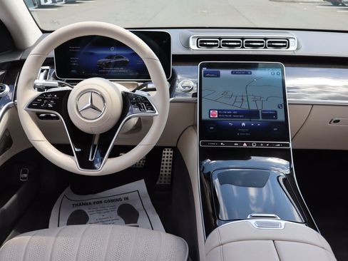 Used 2022 Mercedes-Benz S 580 4MATIC Sedan w/ AMG Line Package image 12