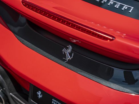 Used 2019 Ferrari 488 Pista Coupe RWD image 9