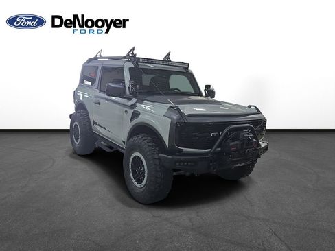 Used 2024 Ford Bronco Wildtrak image 4