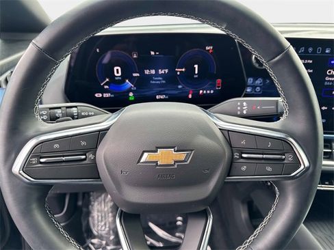 Used 2024 Chevrolet Equinox EV LT image 23