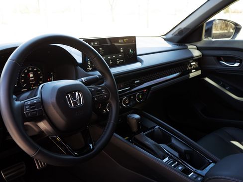 Used 2025 Honda Accord Sport image 16
