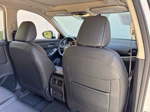 Used 2024 Nissan Rogue SL w/ SL Premium Package FWD image 33