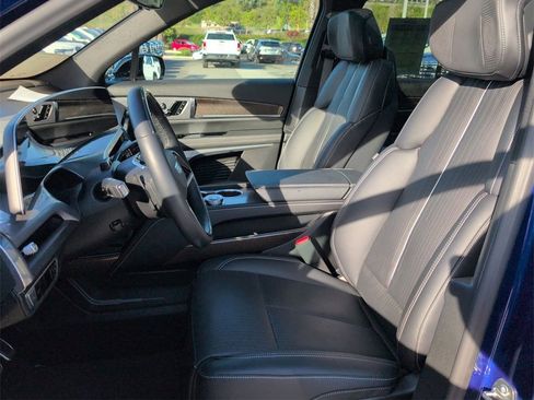 Used 2026 Cadillac Vistiq Sport image 20