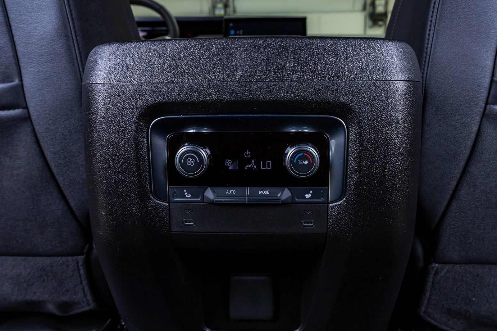 Used 2025 GMC Yukon Elevation w/ LPO, Elevation Black Package AWD/4WD image 32