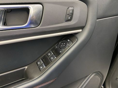 Used 2025 Ford Explorer ST-Line w/ ST-Line Street Pack image 23