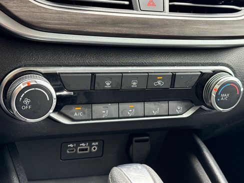 Used 2025 Nissan Altima 2.5 SV FWD image 19
