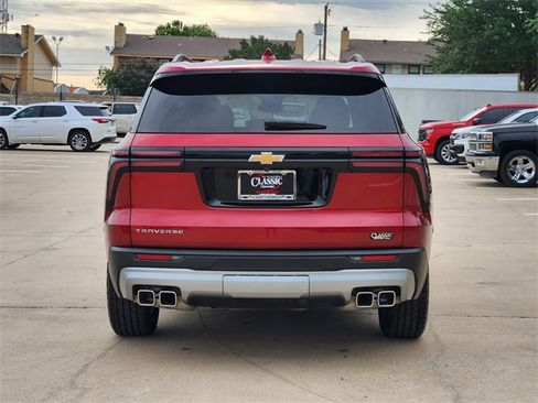 Used 2025 Chevrolet Traverse LT w/ Driver Confidence Package FWD image 13