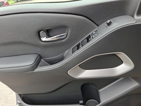 Used 2023 Nissan Frontier SV w/ Tow Package image 12