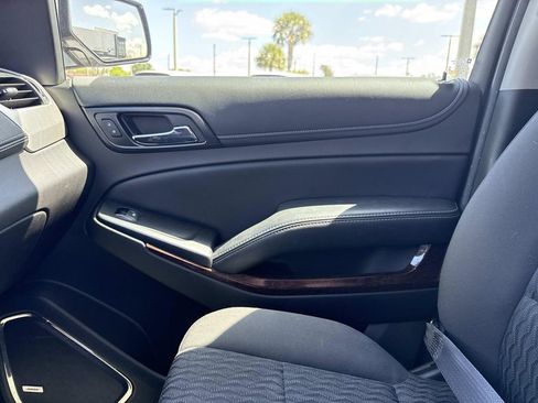 Used 2017 GMC Yukon XL SLE w/ SLE Value Package image 31