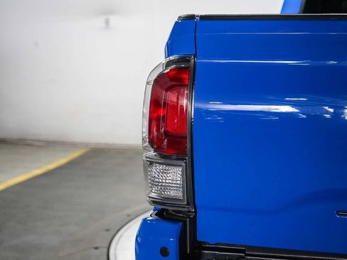 Certified 2020 Toyota Tacoma TRD Off-Road w/ Technology Package AWD/4WD image 12