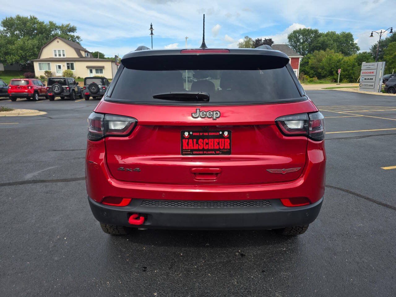 Used 2025 Jeep Compass Trailhawk w/ Trailhawk Elite Group AWD/4WD image 9