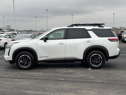 New 2026 Nissan Pathfinder SV image 7
