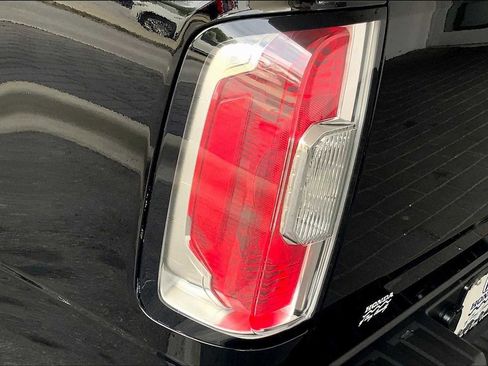 Used 2022 GMC Canyon Denali image 27