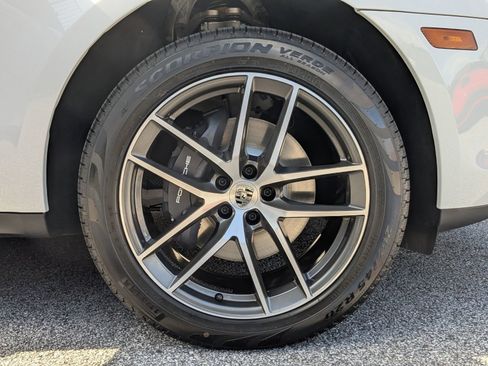 Certified 2026 Porsche Macan AWD/4WD image 30