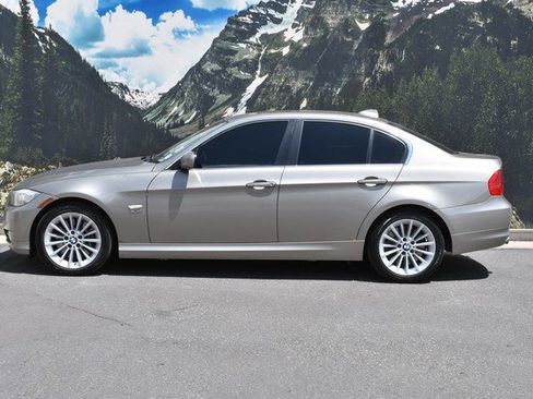 Used 2011 BMW 335i xDrive Sedan AWD/4WD image 7
