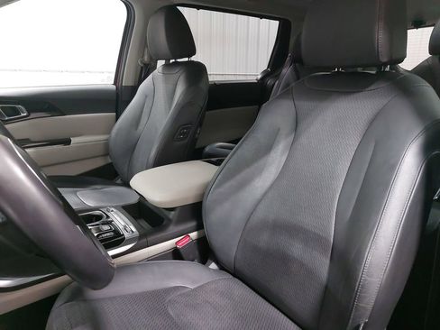 Used 2023 Kia Carnival SX Prestige image 16