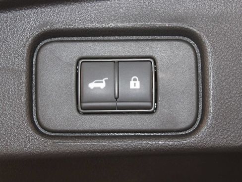 Used 2025 Nissan Pathfinder SL FWD image 14