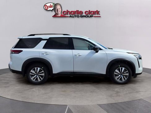 New 2026 Nissan Pathfinder SL FWD image 7