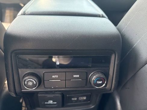 Used 2023 GMC Acadia SLT image 20