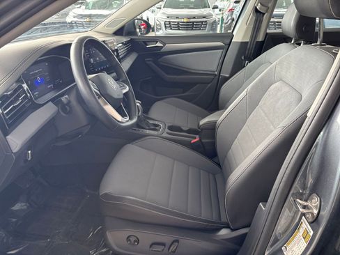 Used 2025 Volkswagen Jetta SE image 27