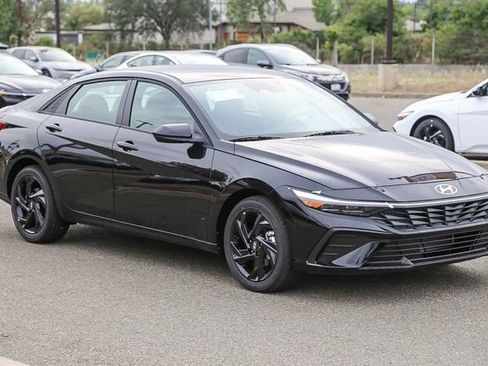 New 2026 Hyundai Elantra Sport FWD image 4