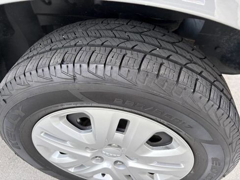 Used 2020 Dodge Journey SE image 9