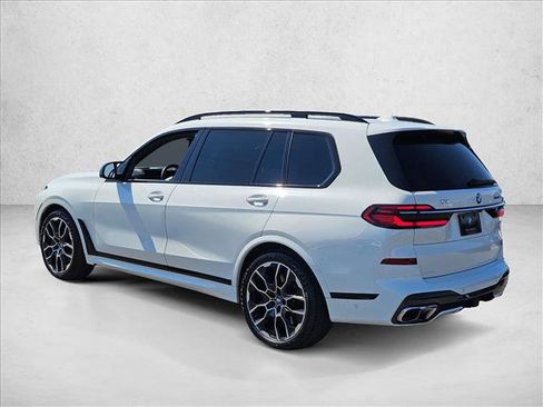 Used 2023 BMW X7 M60i image 7