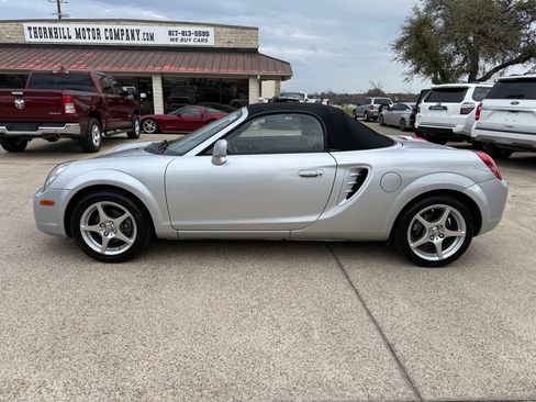 Used 2003 Toyota MR2 image 4