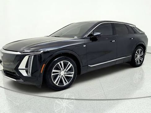 Used 2024 Cadillac Lyriq Luxury AWD/4WD image 3