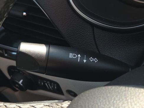 Used 2019 Jeep Cherokee Limited FWD image 40