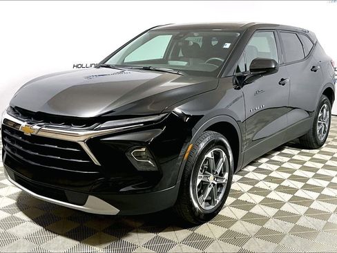 Used 2025 Chevrolet Blazer LT FWD image 1
