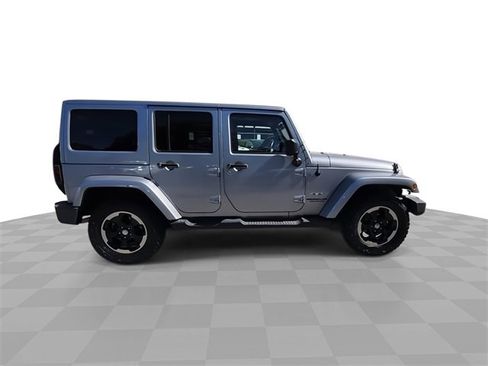 Used 2017 Jeep Wrangler Unlimited Sahara w/ Connectivity Group image 9