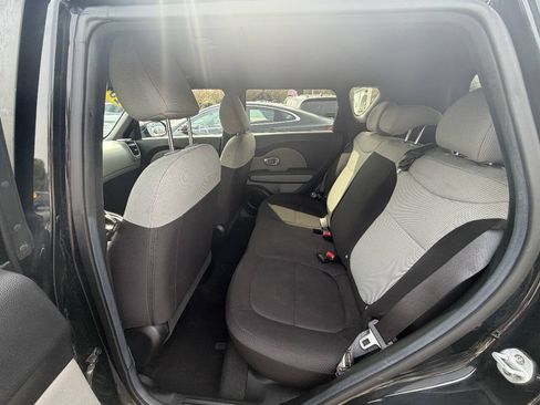 Used 2016 Kia Soul FWD image 10