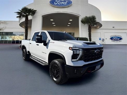 Used 2025 Chevrolet Silverado 2500 ZR2 image 4